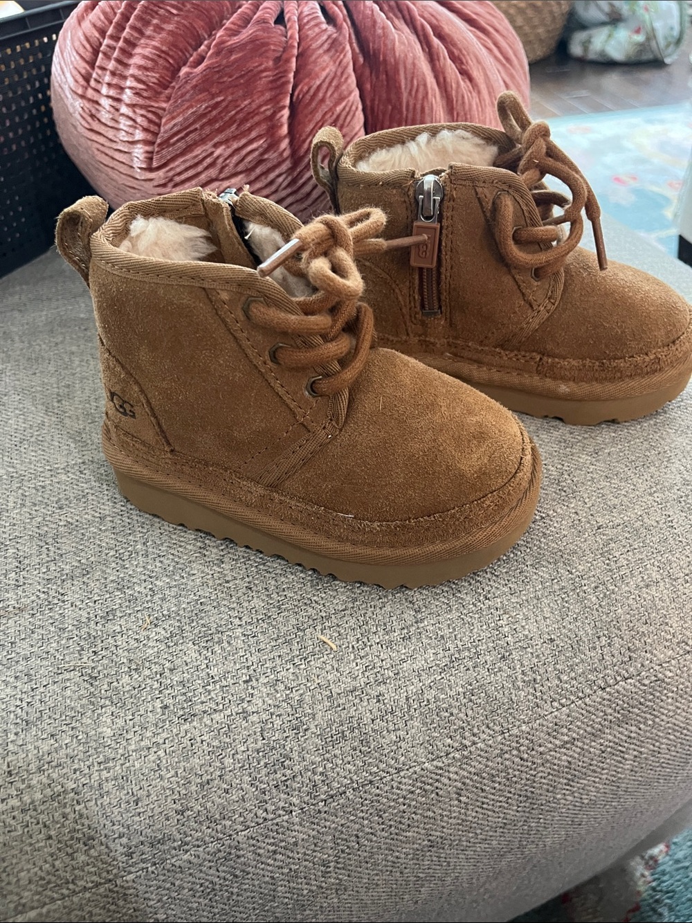 UGG Kids Chestnut Suede Shearling-Lined Lace Boot kids size 6 boys